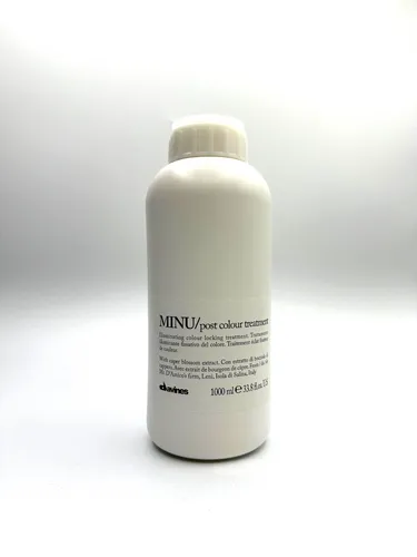 Davines MINU Post Colour Treatment 1000ml - Spülung für alle Haartypen, ideal nach der Farbbehandlung. Mit feuchtigkeitsspendenden Eigenschaften für geschmeidiges Haar und leuchtende Farben. Jumbo-Größe für langanhaltende Anwendung!