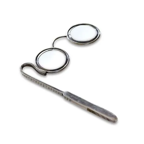 Loberon Lupe Robert, nostalgisches Design, Lesehilfe, Vintage-Look, Weihnachten, Geschenkidee, Messing, Glas, Silber