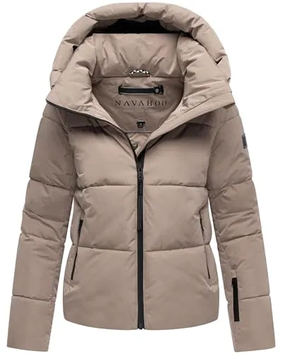 Navahoo Damen Winterjacke Frostherz XIV in Taupe Grey, Gr. M - Vielseitige Steppjacke für kalte Tage: Zeitloses Design, bequemer Schnitt und praktische Features wie abnehmbare Kapuze und wasserdichte Reißverschlüsse. Ideal für winterliche Outdoor-Aktivitäten und Citystyles.