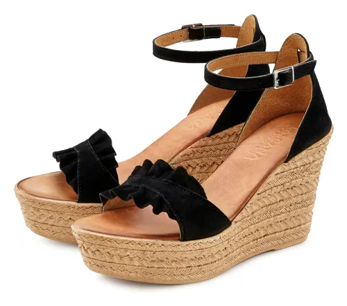 LASCANA Sommerschuh Sandalette mit Keilabsatz - Wanderschuhe, modische Sandale aus hochwertigem Rinds- und Ziegenleder mit 9,5 cm Keilabsatz für stilvollen Komfort bei Sommerausflügen.