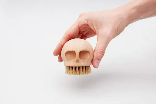 Totenkopf Gemüsebürste