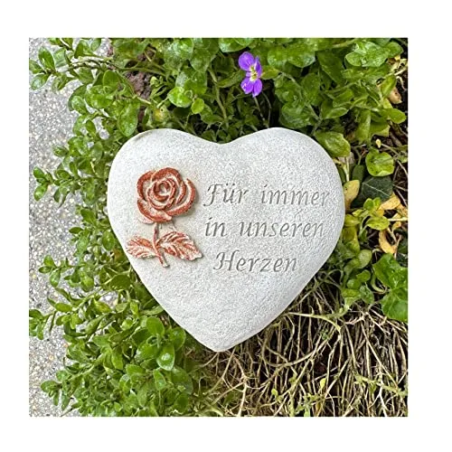 Radami Gartenfigur Grabherz - Für immer in unseren Herzen - Wetterfestes Grabherz aus Steinguss mit 3D-Rose in Rostfarbe. Handbemalt, ca. 500g schwer und mit antikem Design. Ideal für die individuelle Gestaltung von Gedenkplätzen.