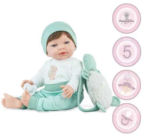 Marina & Pau Anziehpuppe Mila 42 cm mit Rucksack & Schnuller