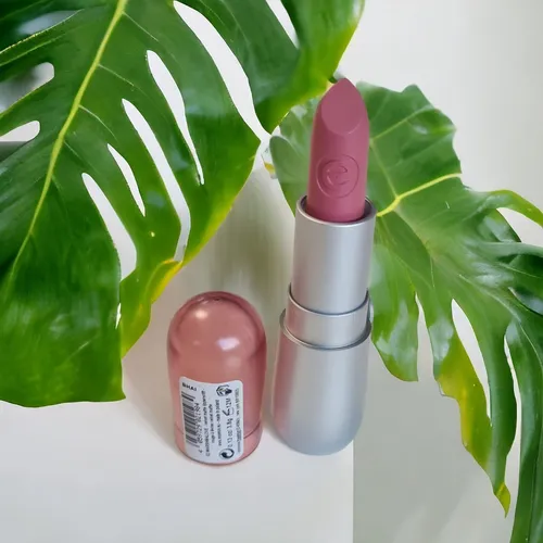 essence velvet matte lipstick 02 marshmalove 3.8g. Neu