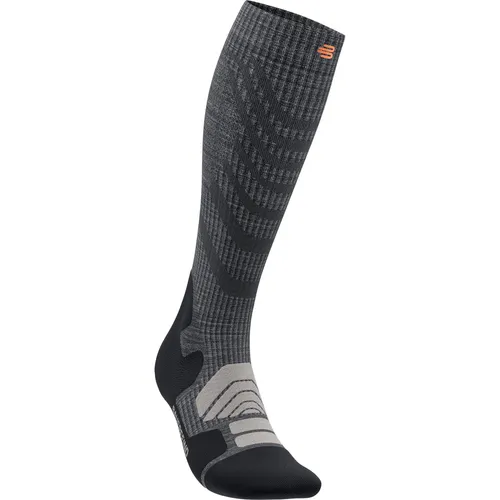 Bauerfeind Sportsocken Outdoor Merino Compression Socks - Herren grau 46-49 - Herrensocken mit energisierender Kompression für Laufen, Nordic Walking und Wandern. Atmungsaktiv und rutschsicher für optimalen Komfort bei Outdoor-Aktivitäten.