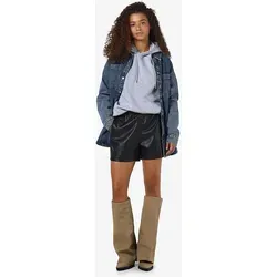 Noisy may NMANDY Damen Coated Hot Pants - Damen-Shorts im modischen Coated Denim Look, mit elastischem Bund und praktischen Seitentaschen für optimalen Tragekomfort.