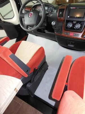 Hindermann Fußraum-Isolierung für Fiat Ducato ab Bj. 07/2006 ohne Getränkehalteraussparung, hellgrau