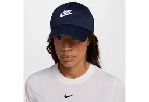 Nike Club Futura Wash Cap - Blau, Klassische Baumwollkappe - Caps & Mützen, aus weichem Baumwolltwill mit sanfter Waschung für bequemen Tragekomfort und verstellbarem Riemen für die perfekte Passform.