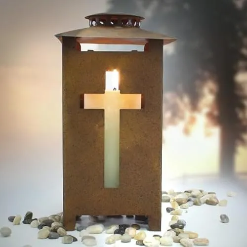 mucHome Grablaterne mit Kreuzdekor 13x13x25cm - Außenlaternen, elegante Grablaterne mit Kreuzdekor, schützt Kerzen vor Wind und Wetter und sorgt für eine stimmungsvolle Beleuchtung.