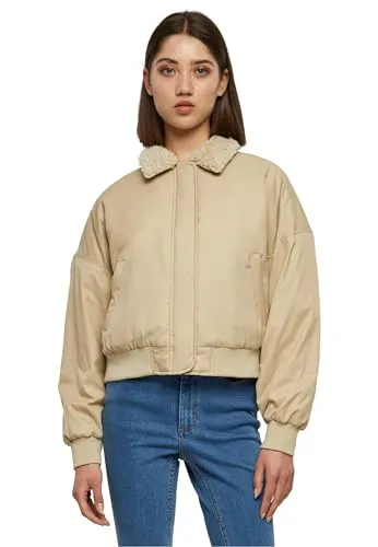 Urban Classics Damen Jacke Ladies Pilot Bomber Jacket wetsand/sand XXL - Funktionsjacke mit femininer Note: Klassische Bomberform in trendiger Farbe und intelligenten Details für modernen Style.