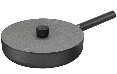 SKEPPSHULT Schlemmerpfanne Noir - Ø 28 cm aus Gusseisen - Pfannen, ideal für alle Herdarten, mit einem langlebigen Gusseisendeckel für gleichmäßige Wärmeverteilung und perfekten Geschmack.