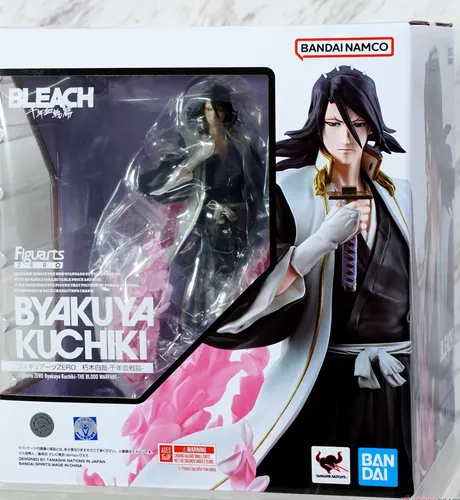 Bleach: Thousand-Year Blood War FiguartsZERO PVC-Statue Byakuya Kuchiki - Aufstellfiguren & Statuen, detailgetreue PVC-Statue von Byakuya Kuchiki aus der beliebten Anime-Serie Bleach.