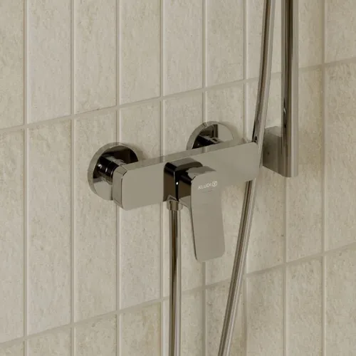 Kludi X3 Duscharmatur Aufputz, Brause-Einhandmischer - Armaturen mit präziser Temperaturregelung und modernem Design für ein komfortables Duscherlebnis.
