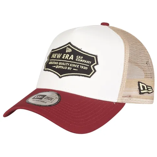 New Era Trucker Cap RETRO 5PANEL - Stylische Trucker Cap aus 100% Polyester mit elastischem Schirm, ideal für trendbewusste Looks und optimalen Tragekomfort.