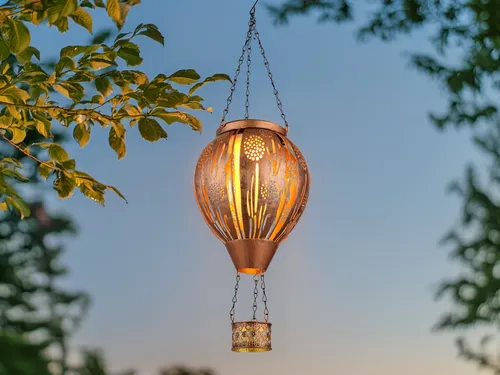 Solarlampe Heißluftballon - LED Außenleuchte mit Feuereffekt - Lampen, charmante Solarleuchte im Heißluftballon-Design mit faszinierenden Lichtmustern, IP44-zertifiziert und ideal für rustikale oder moderne Gärten.