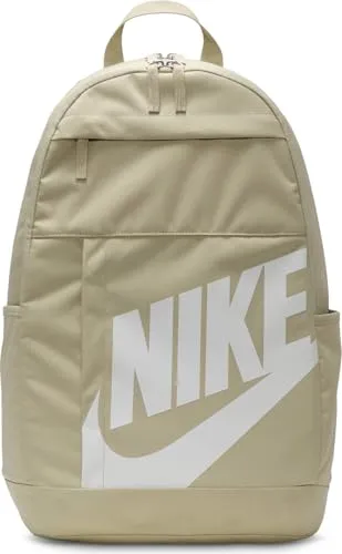 Nike Elemental Daypack - Vielseitiger Rucksack in desert khaki - Ausrüstung für Freizeit, Arbeit oder Schule; geräumiges Hauptfach mit doppeltem Reißverschluss und praktischen Front- sowie Seitenfächern für optimale Organisation.
