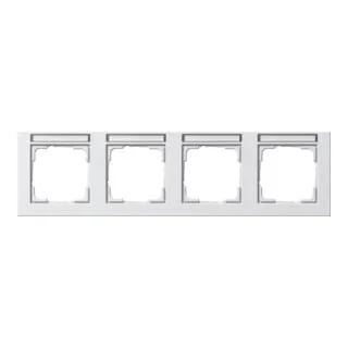 Gira 109429 Abdeckrahmen 4fach BSF waagerecht E2 - Lichtschalter Abdeckrahmen Gira E2 in glänzendem Reinweiß, ideal für moderne Wohnräume, mit 4 horizontalen Einheiten und Beschriftungsfeld für individuelle Anpassung.