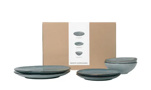 Broste Copenhagen Nordic Sea Geschirrset Mittag 6tlg - Teller Set mit maritimem Flair, inspiriert von der Schönheit des Meeres. Jedes Stück ist ein Unikat dank Reaktivglasuren, ideal für besondere Anlässe oder entspannte Familienmahlzeiten.
