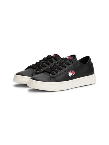 Tommy Jeans TJW LIGHTWEIGHT COURT SNEAKER – Plateausneaker in Schwarz - Stylischer Plateausneaker für jeden Tag, gefertigt aus hochwertigem Leder und Textil. Bequeme Schnürung und sportliches Design mit Logoflag für einen trendy Look.