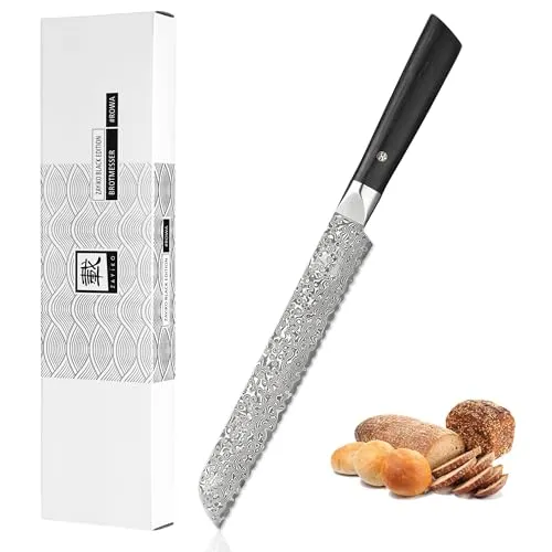 zayiko Black Edition Damast Brotmesser 20 cm – Hochwertiges Wellenschliff-Messer - Präzises Brotmesser mit 20 cm Damastklinge, ideal für sauberes Schneiden von Brot und Backwaren. Ergonomischer Pakkaholzgriff sorgt für besten Halt. In edler Geschenkbox – perfekt für Hobbybäcker und Köche.