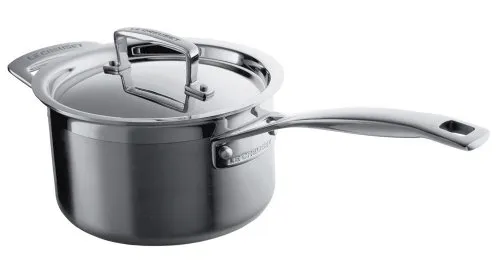 Le Creuset Stielkasserolle 3-ply Edelstahl, Ø 16 cm - Klassische Stielkasserolle für alle Herdarten, ideal zum Zubereiten von Soßen. Exzellente Wärmeleitfähigkeit und gleichmäßige Hitzeverteilung für optimale Kochergebnisse.