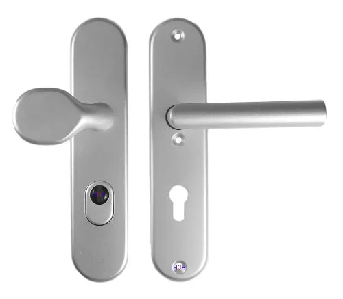 Wohnungstür Schutzbeschlag 1588 T-Form WE-72 mm Alu-F1 - Türklinken mit unsichtbarer Verschraubung, ideal für Wohnungseingangstüren mit 72 mm Schlössern. Hochfester Schutz und ansprechendes Design in Alu-F1.