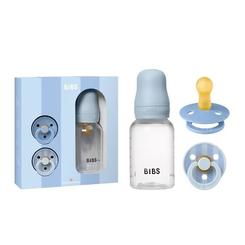 BIBS Gift Set Baby Sprinkle, mit BIBS Babyflasche (150 ml) und Colour-Schnuller (2er-Pack) mit rundem Sauger. Aus Naturkautschuk-Latex, hergestellt in Dänemark, Größe 1 (0–6 Monate), Baby Blue