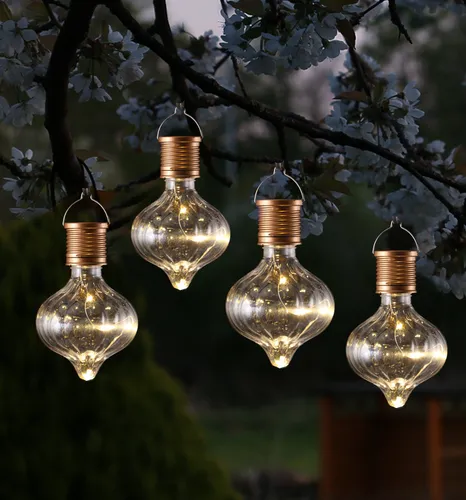 LED Solar Glühbirne Kugelleuchte 4 Stück - Romantische Gartenbeleuchtung - Die LED Solar Glühbirnen sorgen für eine zauberhafte Atmosphäre auf Deinem Balkon oder im Garten. Mit warmweißem Licht und einer Leuchtdauer von ca. 6 Stunden sind sie perfekt für gemütliche Abende im Freien.