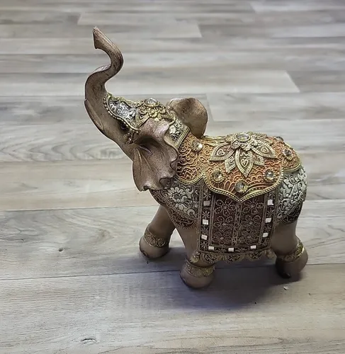 Eleganter Deko Elefant von Formano, 24cm - Luxuriöse Dekofigur aus handgearbeitetem Polyresin in edlem Gold. Perfekt für jedes Zimmer und ein stilvolles Geschenk.