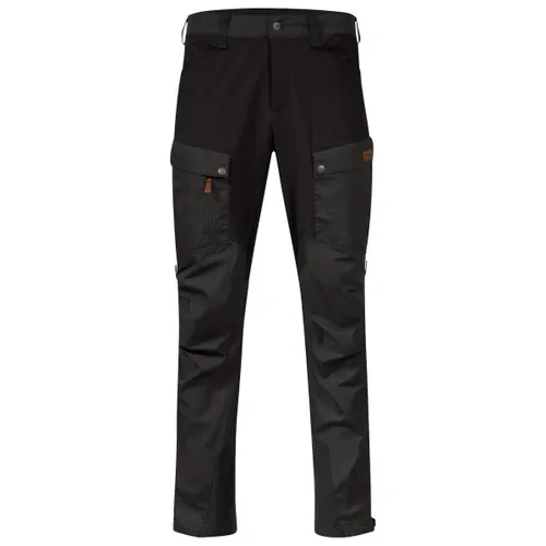 Bergans NORDMARKA FAVOR Outdoor Pants grau 54 - Wanderhose aus 65% recyceltem Polyester und 35% Bio-Baumwolle, ideal für Bergsportler, die Wert auf Nachhaltigkeit legen.