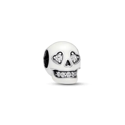 PANDORA Moments Glow-in-the-dark Totenkopf Charm aus Sterling Silber - Bead Charms für Damen, leuchtet im Dunkeln und verleiht deinem Look mit funkelnden Cubic Zirkoniasteinen eine extravagante Note.