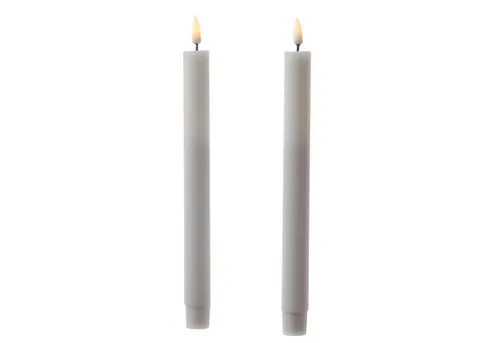 Deluxe Homeart LED-Kerze Mia - 2er Set Echtwachs Tafelkerzen - LED-Kerzen aus Echtwachs mit realistischem Flackern, H: 24cm, ideal für romantische Tischdekoration. Bis zu 300 Stunden Leuchtdauer mit Timer-Funktion über Fernbedienung.
