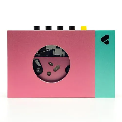 We Are Rewind WE-001-R1 Kassetten Player (Bluetooth) rosa - Stylischer Kassettenplayer mit Bluetooth-Funktion für kabellosen Musikgenuss. Ideal für Retro-Liebhaber und Musikenthusiasten.