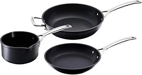 Le Creuset Aluminium-Antihaft Kochset 3-teilig - Topf- & Pfannensets mit 4x stärkerer Antihaft-Beschichtung, ideal für fettarme Küche und alle Herdarten, inkl. Induktion, für perfekte Hitzeverteilung und einfache Reinigung.