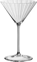 Spiegelau Martinigläser 4er Set Lifestyle - Hochwertiges Kristallglas - Hochwertiges 4er Set Martinigläser aus Kristallglas, spülmaschinengeeignet und ideal für stilvolle Cocktails. Genießen Sie Ihre Drinks mit Qualität und Eleganz.