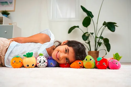 SIMBA Squeezlings Plüschfigur 8cm - Kuscheltiere – Super weiche Plüschfigur in Obst- und Gemüseform, ideal zum Sammeln und Tauschen für Kinder ab 3 Jahren. Überraschungseffekt beim Auspacken!