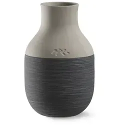 Kähler Design Omaggio Circulare Vase, H 12.5 cm, anthrazit grau - Vasen: Die Kähler Design Omaggio Circulare Vase vereint skandinavische Eleganz mit einem handgemalten Streifenmuster und ist ein echtes Kunstwerk für Ihr Zuhause.