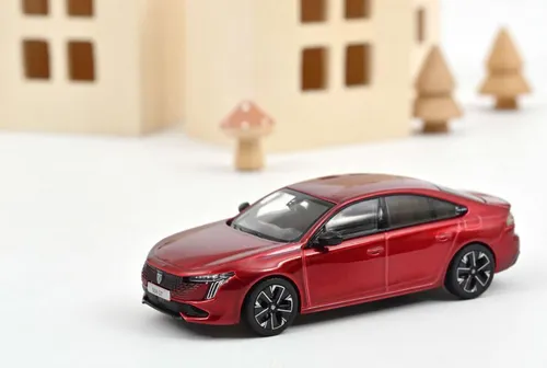 NOREV 1:43 Peugeot 508 GT Hybrid 2023 - Elixir Red - Modellbau, Spur: 1:43, detailgetreues Sammlermodell des modernen Hybridfahrzeugs in auffälligem Elixir Rot.