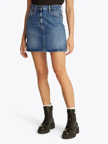 Tommy Jeans MOM SKIRT BI0134 - Jeansrock mit Logo-Badge - Denim Jeansrock in Größe 30, sportlicher Look mit Nietenverzierung und praktischen Gesäßtaschen, pflegeleichter und unempfindlicher Stoff.