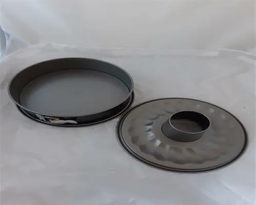 Kaiser Inspiration Springform mit Rohrboden Backform Kuchenform 26 cm 659589