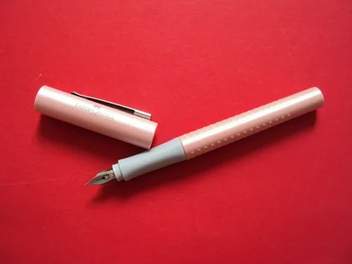 FABER-CASTELL Füllhalter GRIP Pearl Edition rose M PASTELLTON