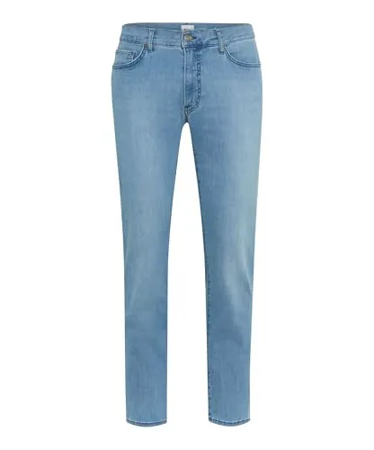 BRAX Feel Good Style Chuck Light Blue Used 35/32 - Moderne Five-Pocket-Jeans im zeitlosen Design mit Used-Effekten. Ideal für einen lässigen Look, perfekt kombinierbar und bequem im Alltag.