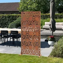 casa.pro Trennwand Kilsturd Raumteiler 180 x 90 cm - Gartensichtschutz mit dynamischem Edelrost-Design, das kunstvolle Schattenspiele erzeugt und multifunktional als stilvolle Rankhilfe dient.