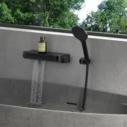 Mai & Mai Wannenarmatur mit Handbrause und Thermostat - Moderne Badewannenarmatur in Matt Schwarz/Silber mit 4 Strahlarten. Thermostat sorgt für konstante Wassertemperatur. Flexibles Komplettset für einfache Montage und komfortable Nutzung für die ganze Familie.