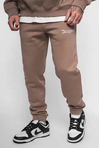 Dropsize Jogginghose DJ1 Herren – Bequeme Sweatpants für Sport und Freizeit - Die Dropsize Jogginghose DJ1 für Herren bietet perfekten Tragekomfort mit Stretch und Regular Fit. Ideal für Sport und entspannte Abende, mit zwei praktischen Taschen und hochwertiger Baumwollmischung.