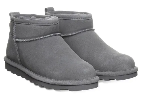 Bearpaw SHORTY Winterboots - Modische Schlupfstiefel mit herausnehmbarer Innensohle - Entdecke die stilvollen SHORTY Winterboots von Bearpaw, die mit wasser- und schmutzabweisender NeverWet® Technologie ausgestattet sind. Perfekt für kühle Tage, bieten sie dank Lammwolle und herausnehmbarer Innensohle höchsten Komfort und angenehme Wärme.
