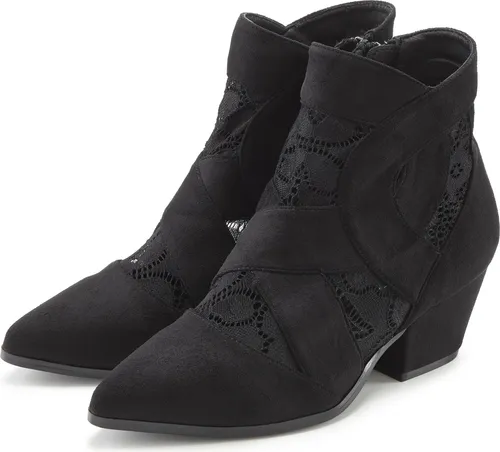 LASCANA Stiefelette mit Spitze & bequemen Blockabsatz - Wanderschuhe mit femininem Design, ideal für stilvolle Outdoor-Abenteuer. Die Stiefelette bietet mit ihrem bequemen Blockabsatz und der eleganten Spitze optimalen Tragekomfort.