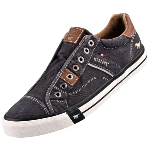 MUSTANG Herren Canvas Sneaker Schwarz EU 44 - Herren-Sneaker aus robustem Canvas, mit bequemem Slip-On Design für einfaches An- und Ausziehen.