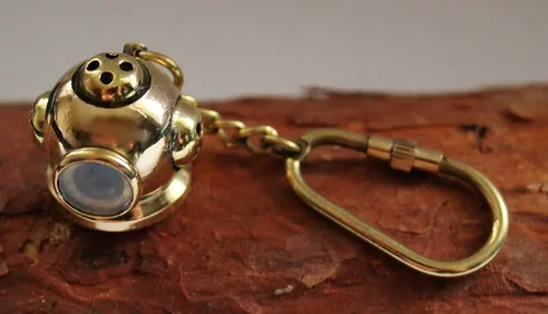 Maritimer Schlüsselanhänger Taucherhelm ca. 9 cm Messing in gold von Sea-Club