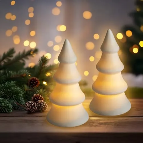 Spetebo LED Keramik Weihnachtsbaum warm weiß 13 cm - 2er Set - Dekofigur Tannenbaum mit Beleuchtung - Weihnachts Tischdeko Aufsteller Winterwald Weihnachtsdeko Stimmungslicht